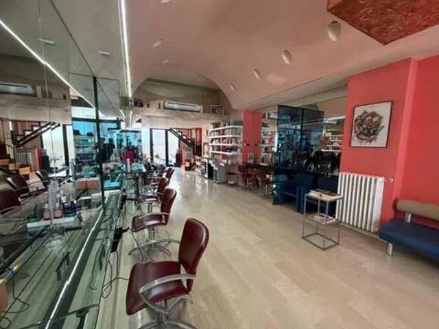 Locale Commerciale in vendita a Marche, Ancona