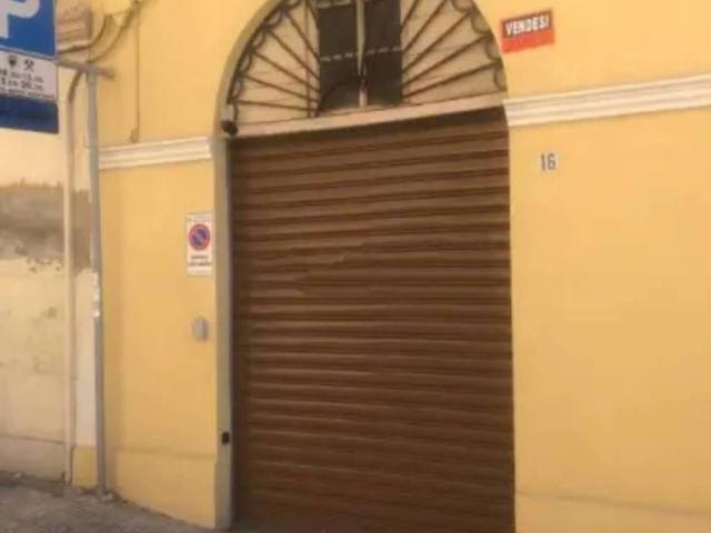 Locale Commerciale in vendita a Marche, Ancona