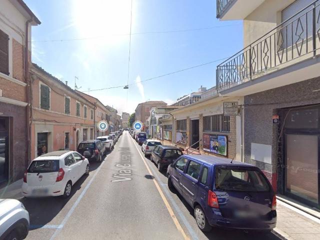 Locale Commerciale in vendita a Marche, Ancona