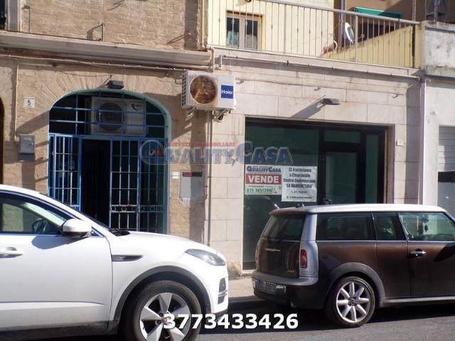 Locale Commerciale in vendita a Marche, Ancona