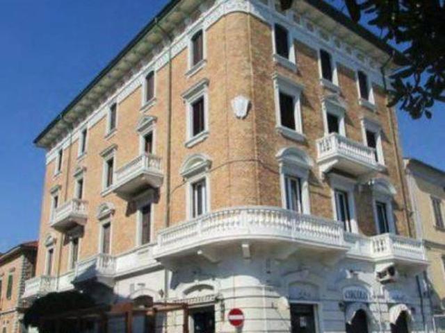 Locale Commerciale in vendita a Marche, Ancona