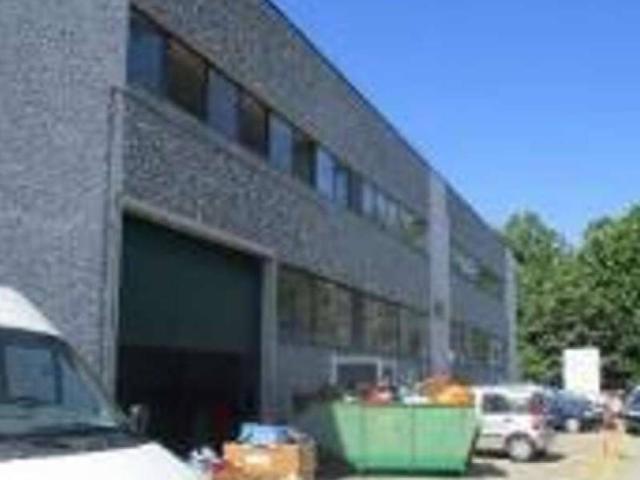 Locale Commerciale in vendita a Gaggino, Lombardia