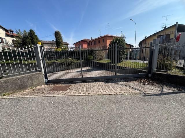 Locale Commerciale in vendita a Gaggino, Lombardia