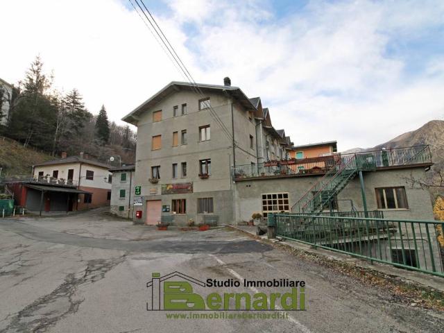 Locale Commerciale in vendita a Unione dei comuni del Frignano, Fanano