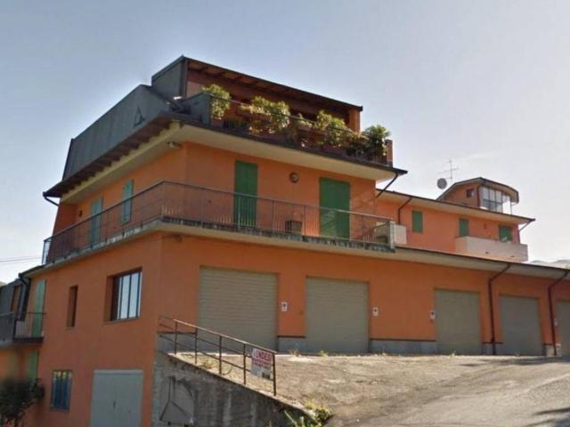 Locale Commerciale in vendita a Unione dei comuni del Frignano, Fanano