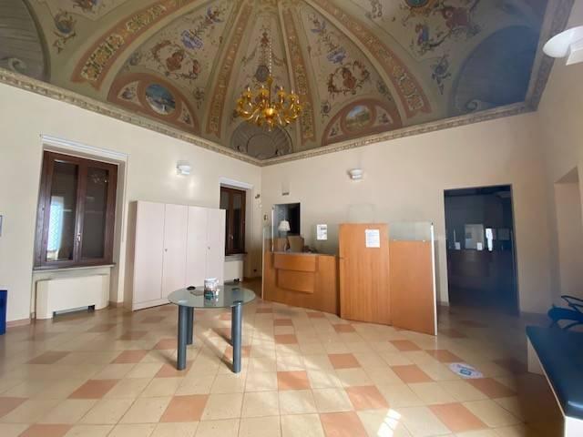 Locale Commerciale in vendita a Centro storico, Marche