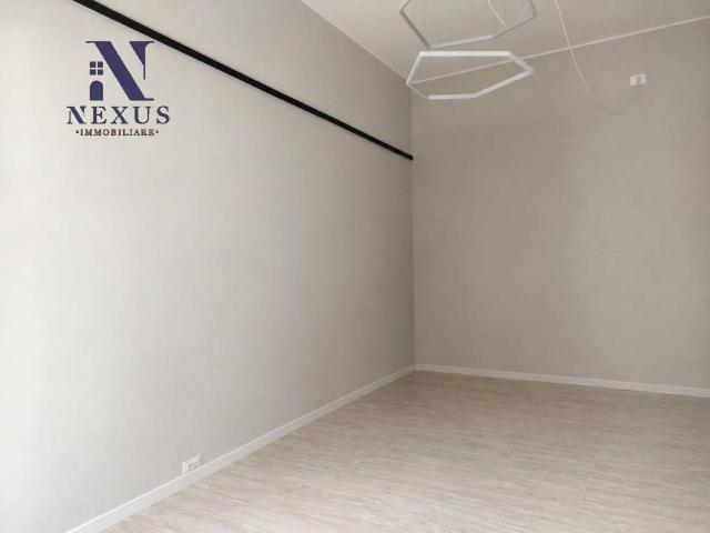 Locale Commerciale in vendita a Lido, Fano