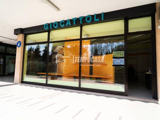 Locale Commerciale in vendita a Fenile, Marche