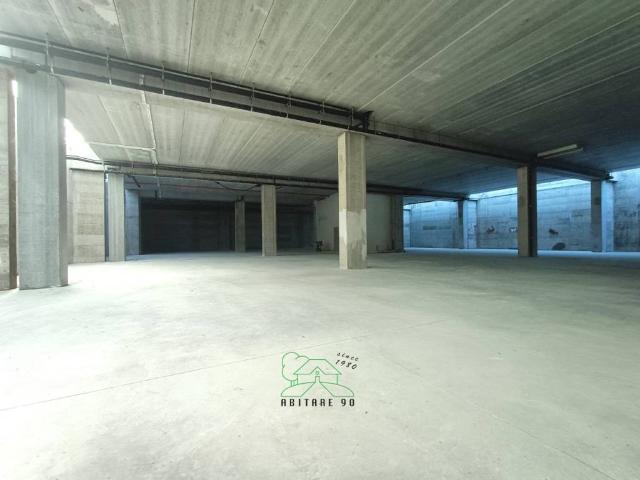 Locale Commerciale in vendita a Marche, Pesaro E Urbino