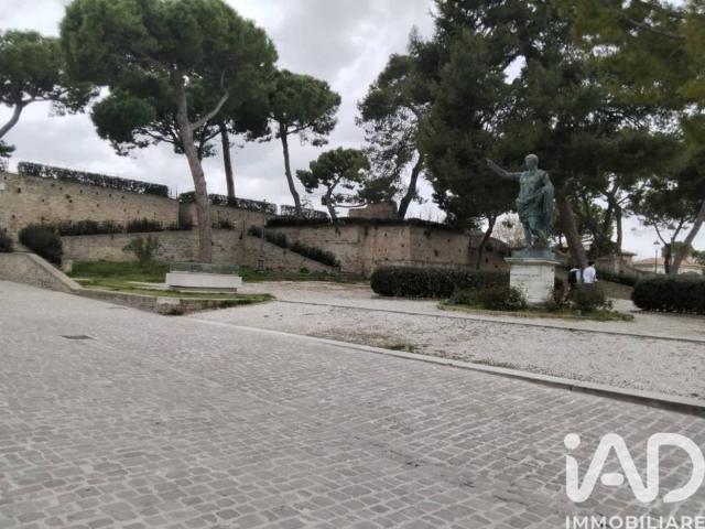 Locale Commerciale in vendita a San Cristoforo, Marche