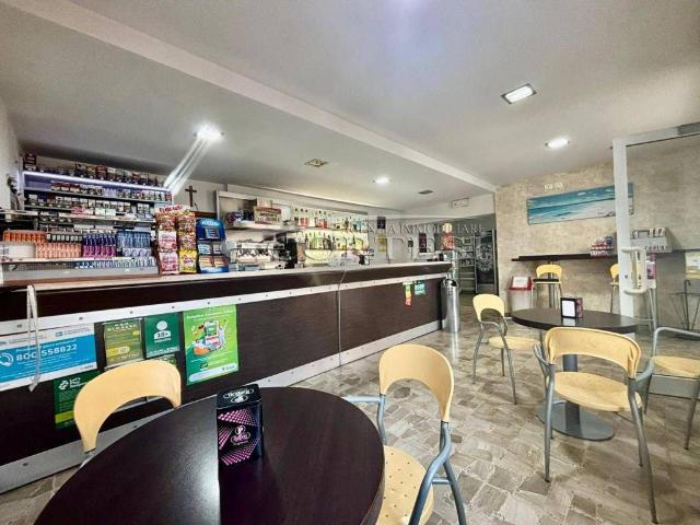 Locale Commerciale in vendita a Marche, Pesaro E Urbino