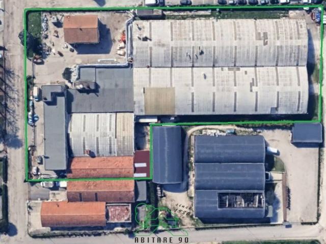 Locale Commerciale in vendita a Rosciano, Marche