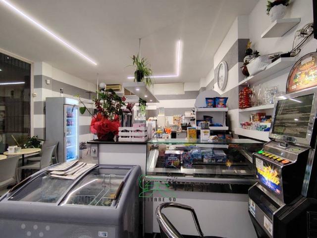Locale Commerciale in vendita a Rosciano, Marche