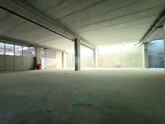 Locale Commerciale in vendita a Marche, Pesaro E Urbino