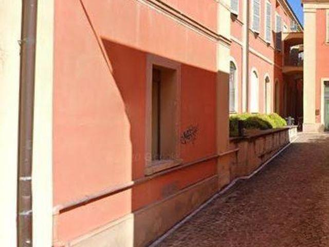 Locale Commerciale in vendita a Centro storico, Marche