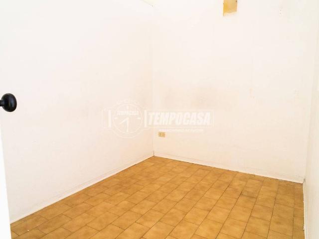 Locale Commerciale in vendita a San Lazzaro, Marche