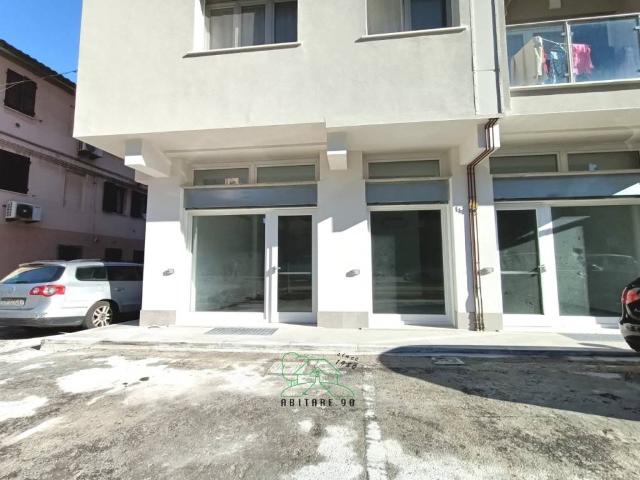 Locale Commerciale in vendita a Zavarise, Marche