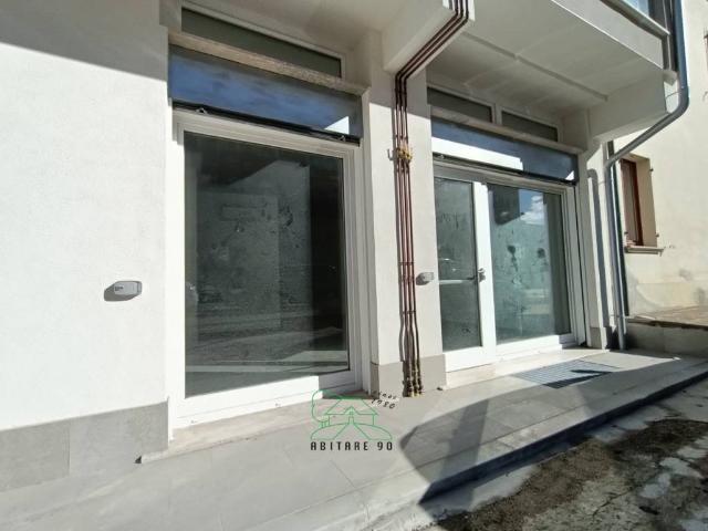 Locale Commerciale in vendita a Zavarise, Marche