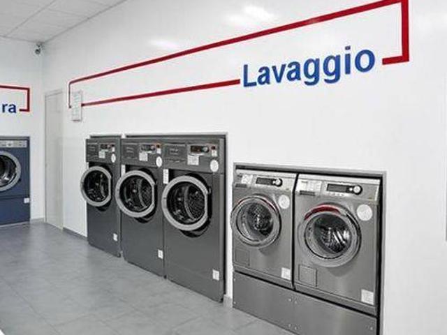 Locale Commerciale in vendita a Fano 2, Marche