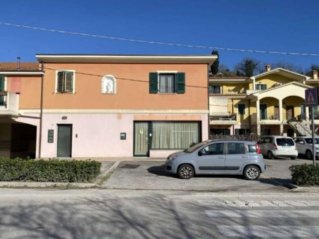 Locale Commerciale in vendita a Carrara, Marche