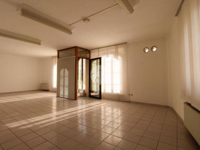 Locale Commerciale in vendita a Fara Gera D'adda, Lombardia