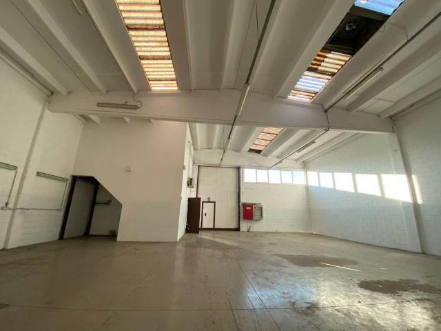 Locale Commerciale in vendita a Fara Gera D'adda, Lombardia