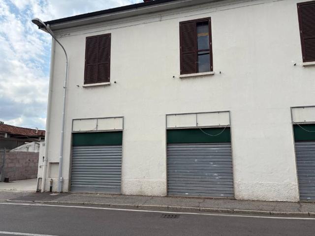 Locale Commerciale in vendita a Fara Gera D'adda, Lombardia