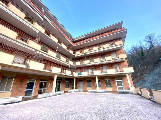 Locale Commerciale in vendita a Piemonte, Cuneo