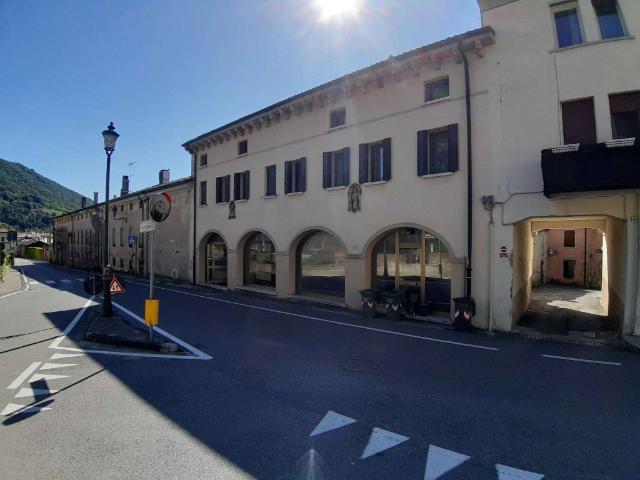 Locale Commerciale in vendita a Farra Di Soligo, Veneto