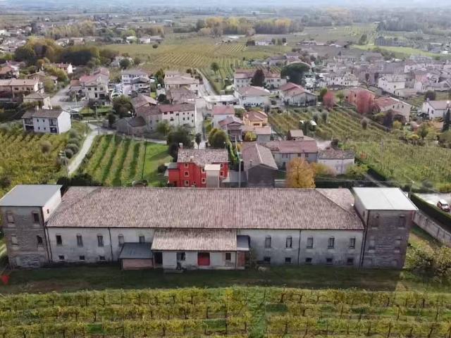 Locale Commerciale in vendita a Farra Di Soligo, Veneto