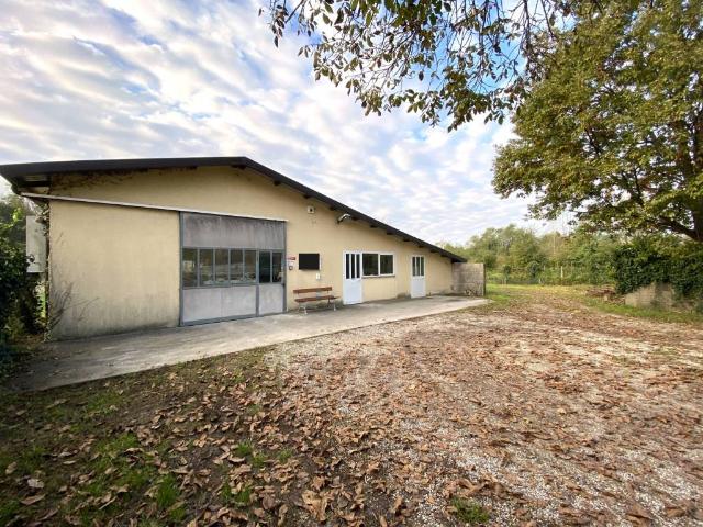 Locale Commerciale in vendita a Farra D'isonzo, Friuli-Venezia Giulia