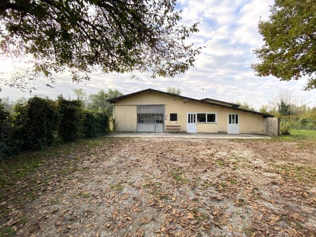 Locale Commerciale in vendita a Farra D'isonzo, Friuli-Venezia Giulia