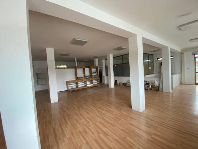 Locale Commerciale in vendita a Gorizia, Friuli-Venezia Giulia