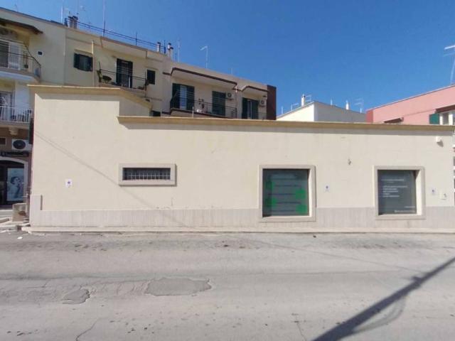 Locale Commerciale in vendita a Puglia, Brindisi