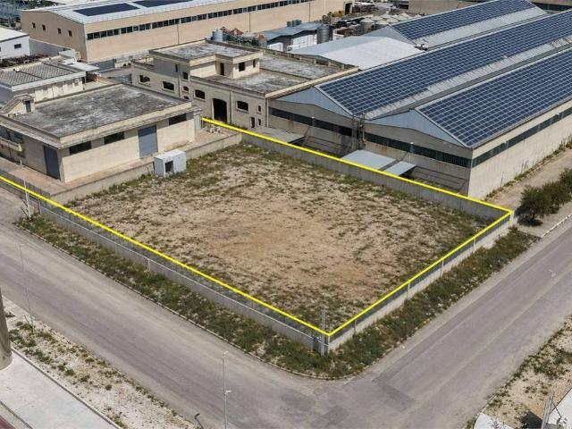 Locale Commerciale in vendita a Puglia, Brindisi