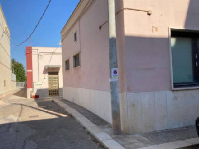 Locale Commerciale in vendita a Puglia, Brindisi
