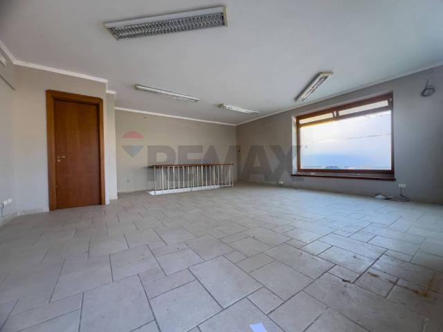 Locale Commerciale in vendita a Puglia, Brindisi