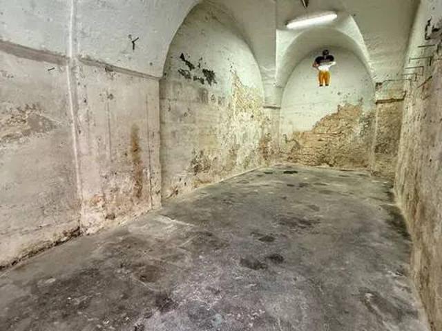 Locale Commerciale in vendita a Puglia, Brindisi