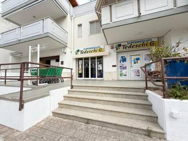 Locale Commerciale in vendita a Puglia, Brindisi