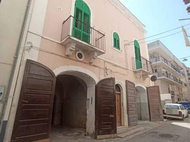 Locale Commerciale in vendita a Puglia, Brindisi