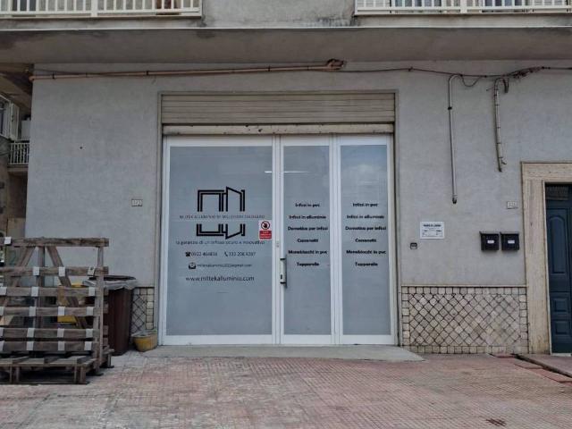 Locale Commerciale in vendita a Favara, Agrigento