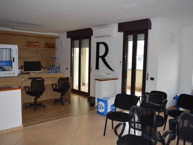 Locale Commerciale in vendita a Felino, Reggio Emilia