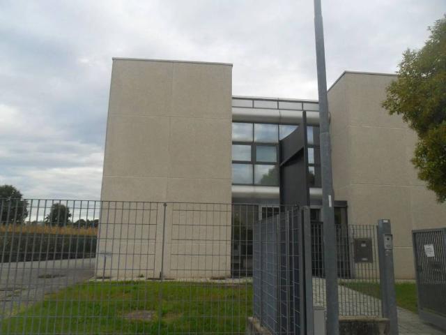 Locale Commerciale in vendita a Fenegrò, Lombardia