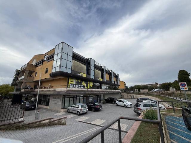 Locale Commerciale in vendita a Tecchiena, Ferentino