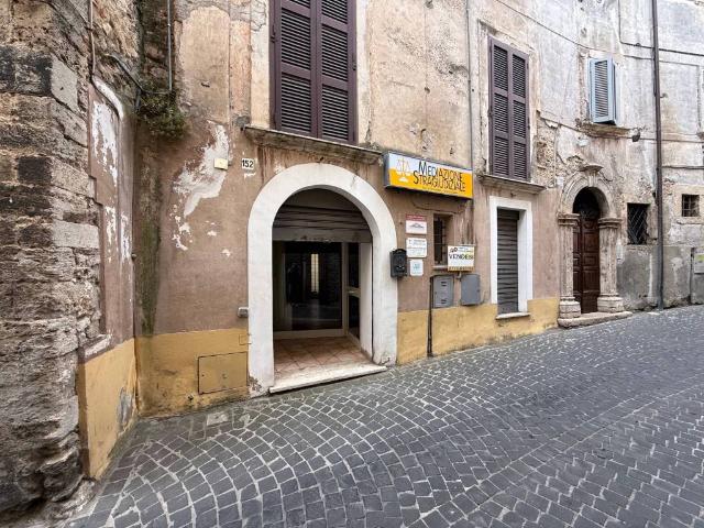 Locale Commerciale in vendita a Sant'Agata, Ferentino