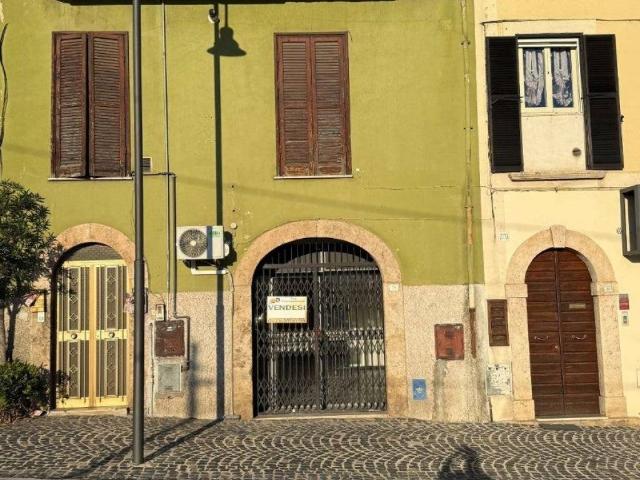 Locale Commerciale in vendita a Ferentino, Lazio