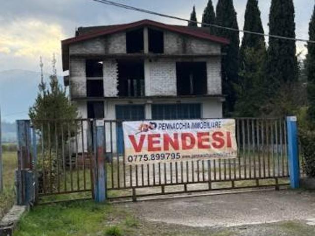 Locale Commerciale in vendita a Ponte Grande, Ferentino