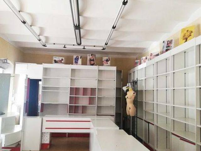 Locale Commerciale in vendita a Marche, Pesaro E Urbino