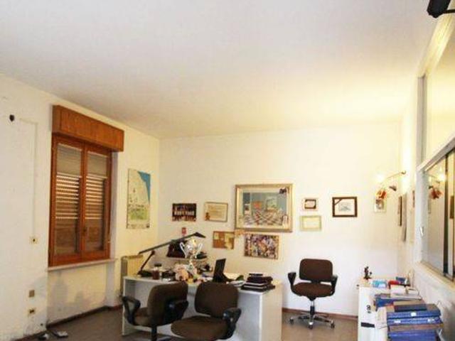 Locale Commerciale in vendita a Marche, Pesaro E Urbino
