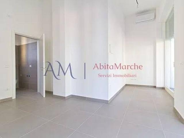 Locale Commerciale in vendita a Villa Vitali, Marche